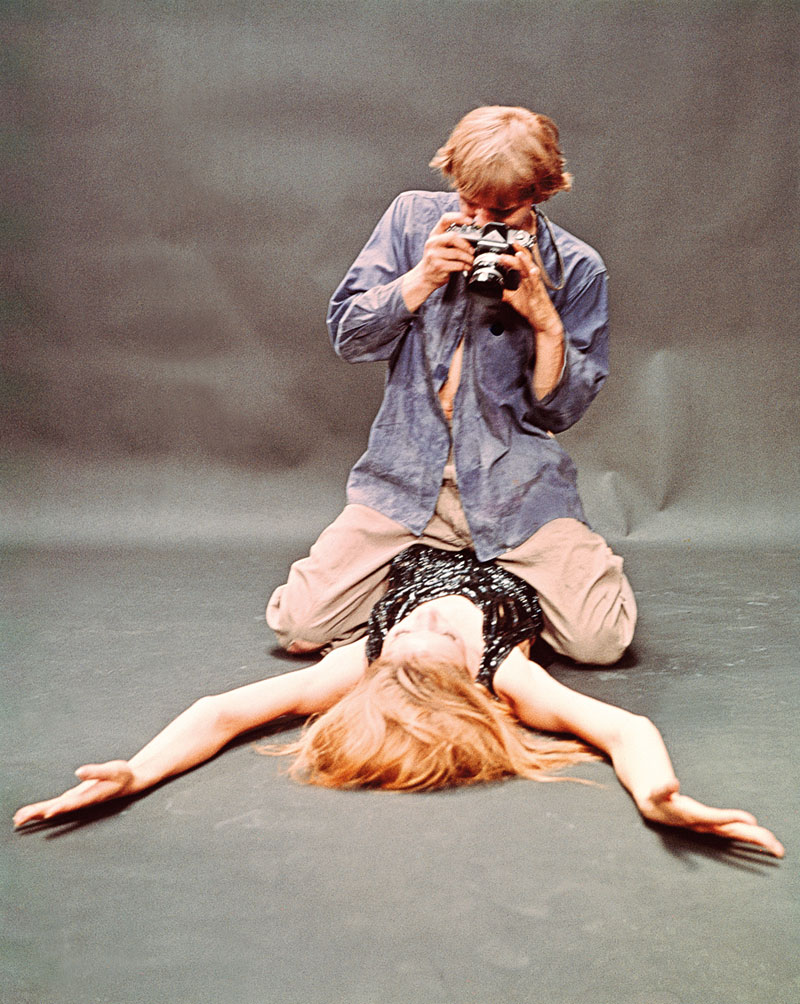 Blow-Up (1966), Veruschka, David Hemmings, production still, Tazio Secchiaroli. 