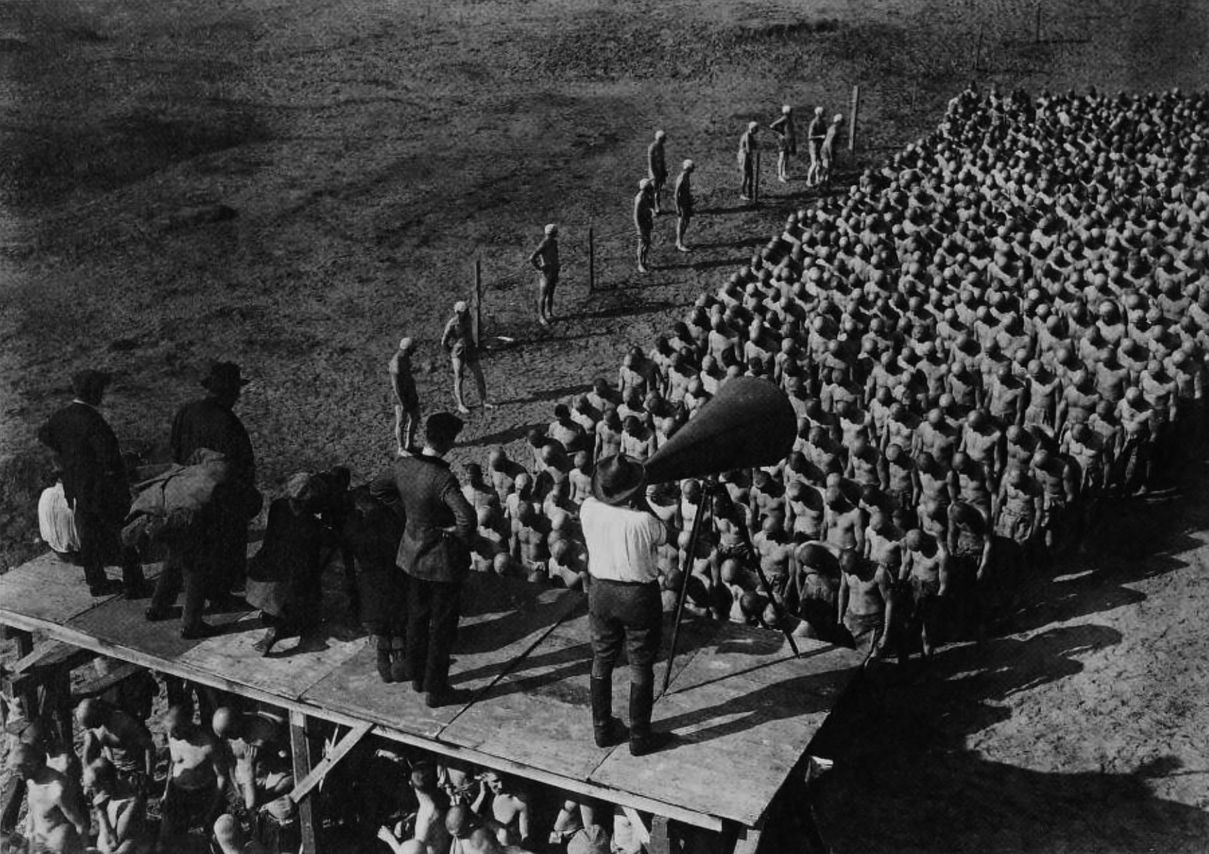 Fritz Lang directing the Tower of Babel scene, 1925.