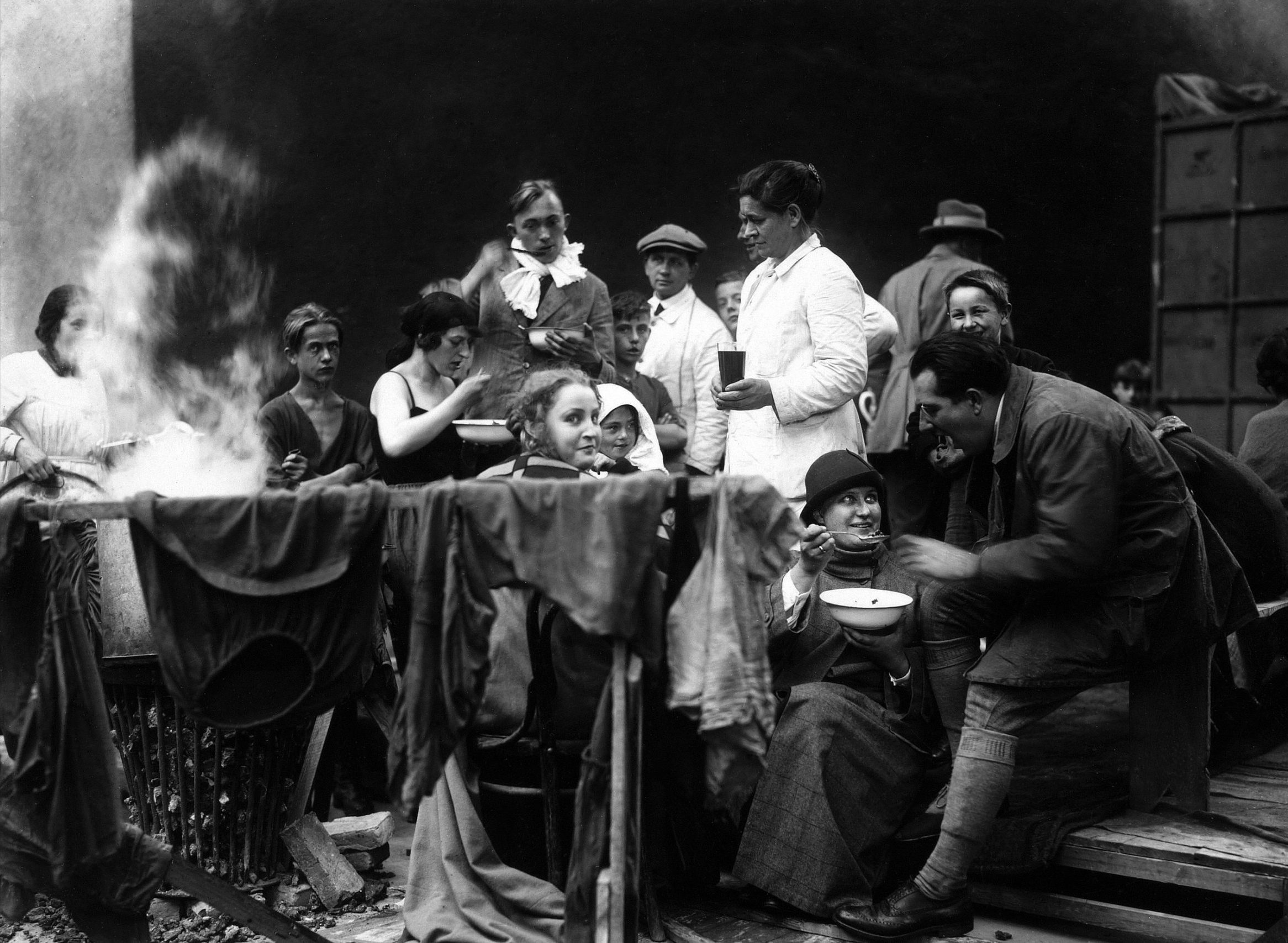 Metropolis (1927), Break in shooting, Brigette Helm, Thea von Harbou, Fritz Lang, production still. 