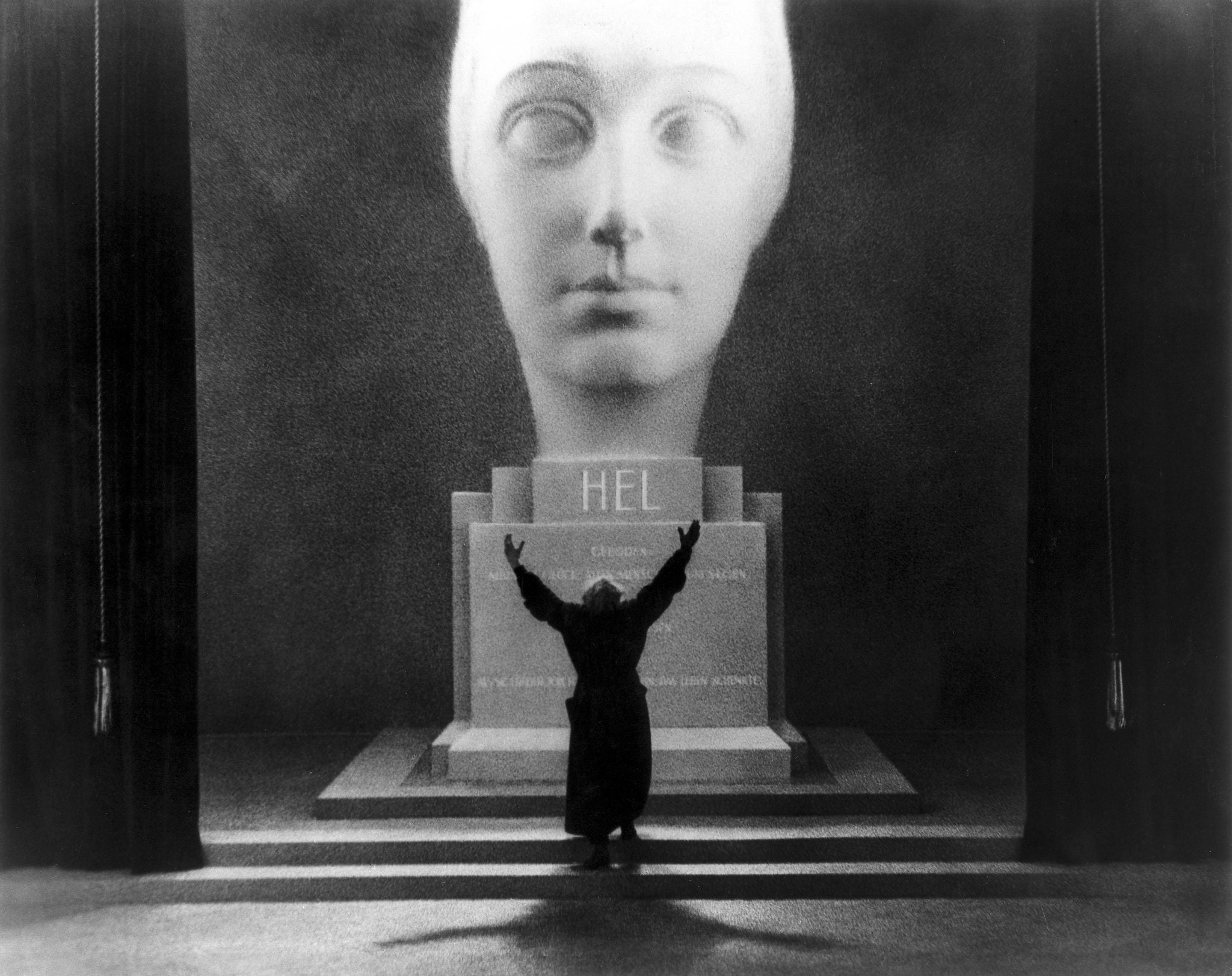 Metropolis (1927), Hel's room, Rudolf Klein-Rogge, production still. 