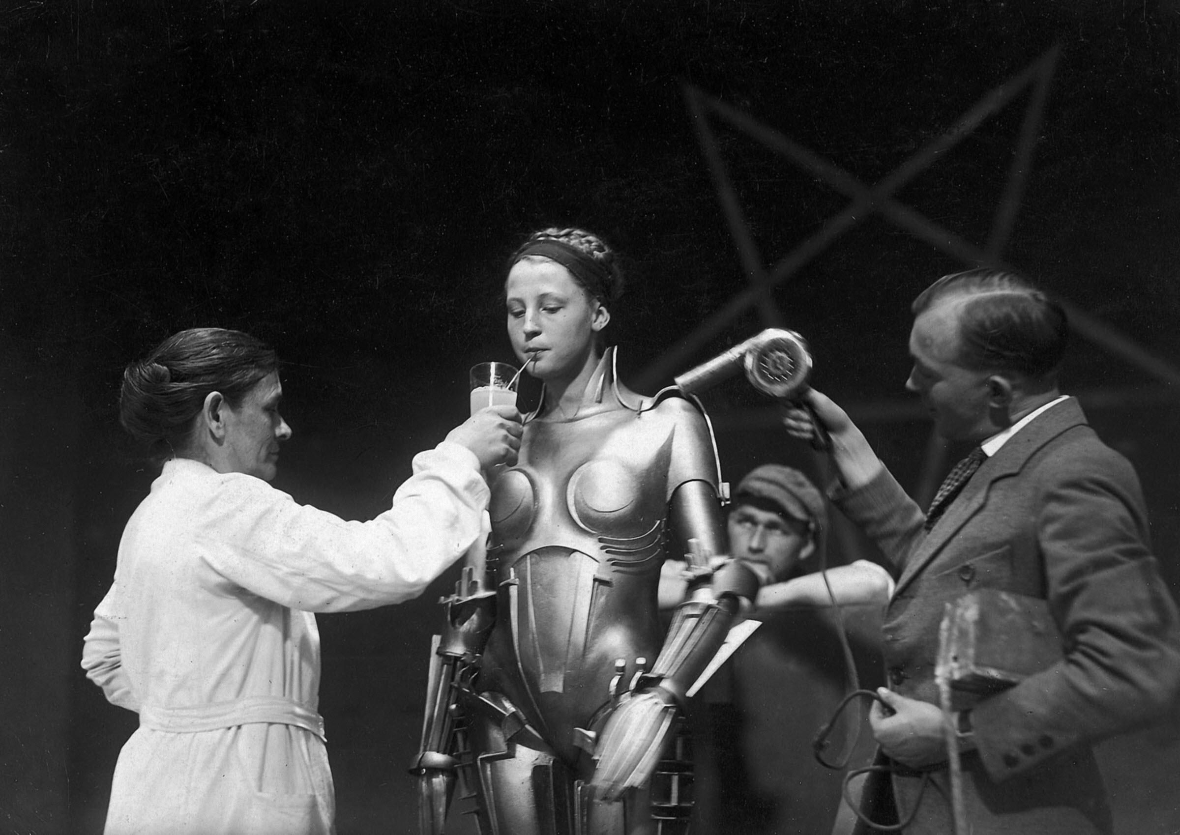 Metropolis (1927), Break in shooting, Brigette Helm, Erich Holder, production still. 