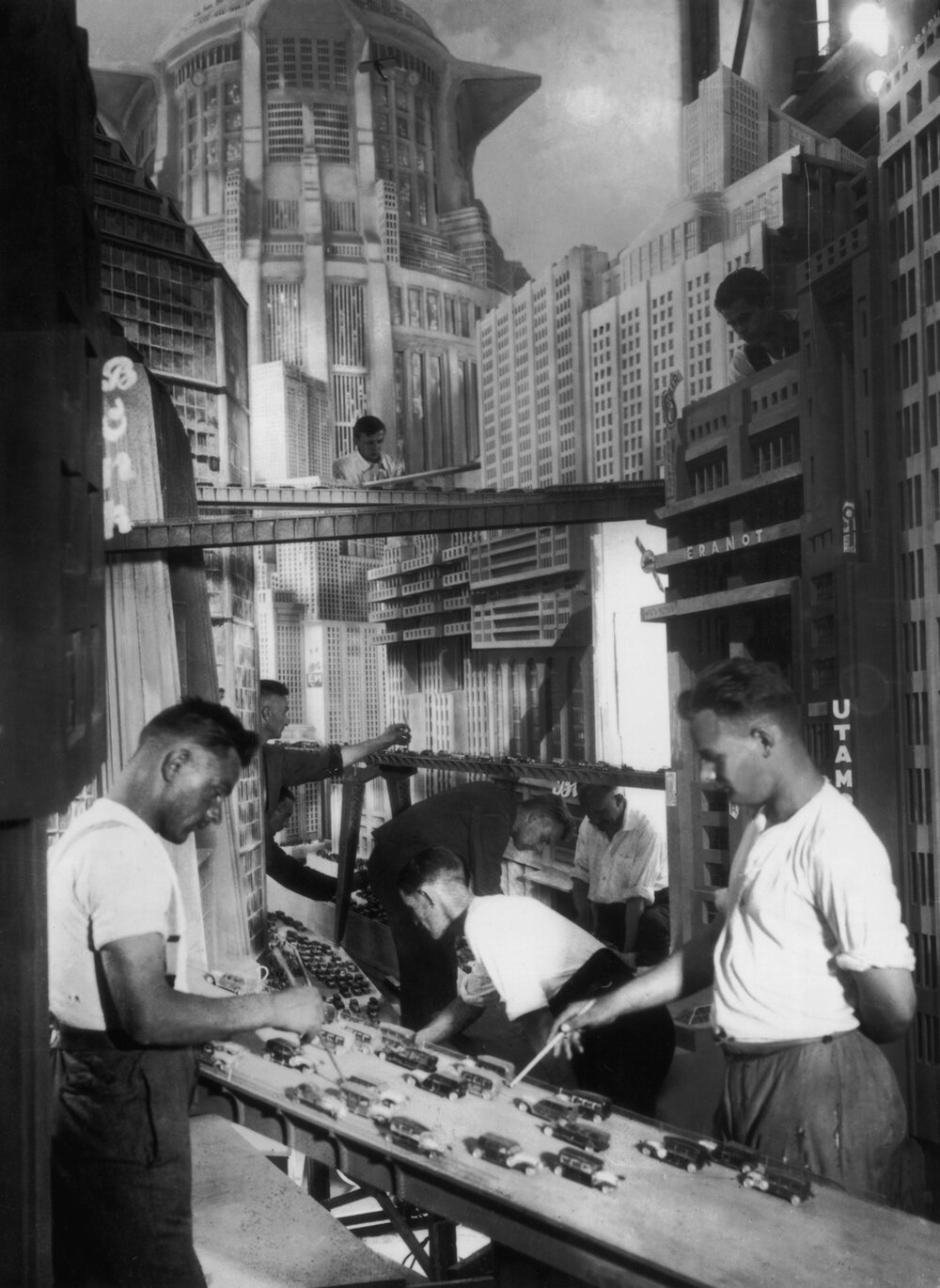 Metropolis (1927), During shooting in the city of skyscapers, production still. 