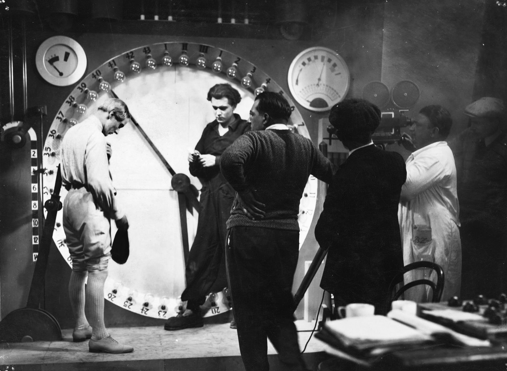 Metropolis (1927), Erwin Biswanger, Gustav Fröhlich, Fritz Lang, Karl Freund, production still. 