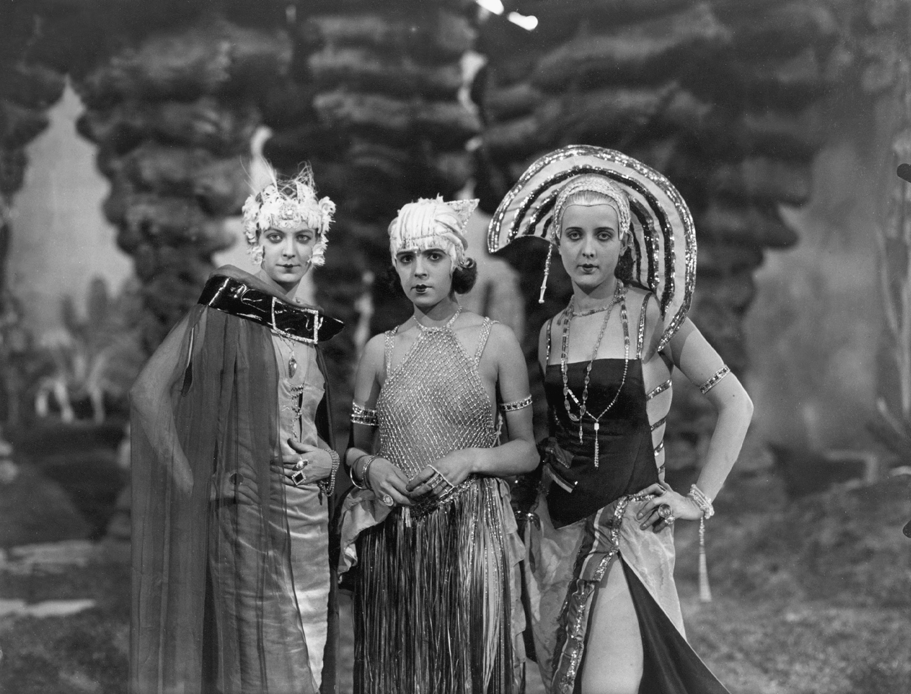 Metropolis (1927), Women from the Eternal Gardens, production still. 