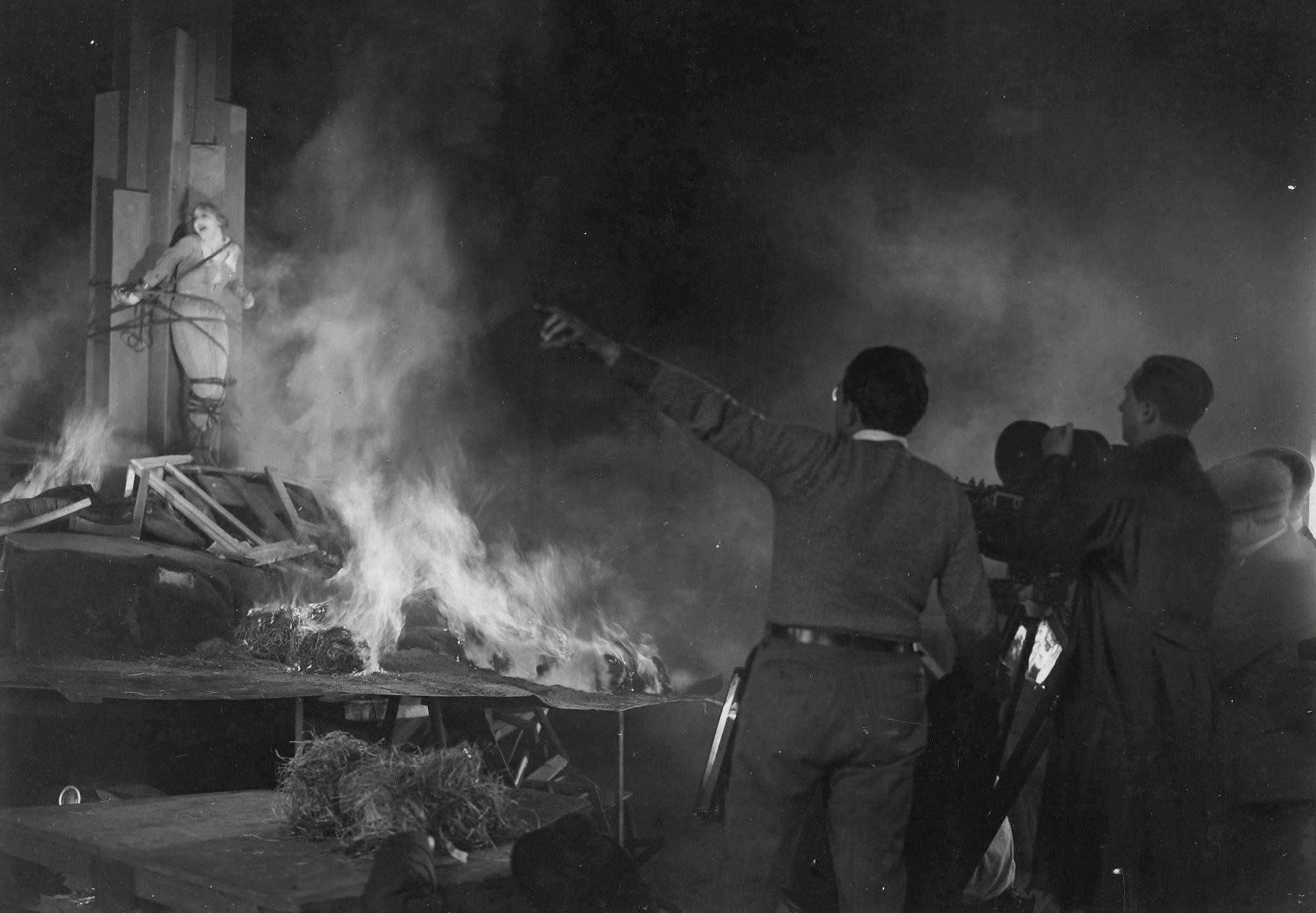 Metropolis (1927), Lang shows Brigitte Helm her line of sight, production still.  